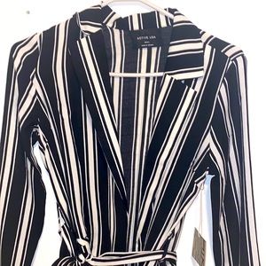 ACTIVE USA JACKET IN Size Small NWT